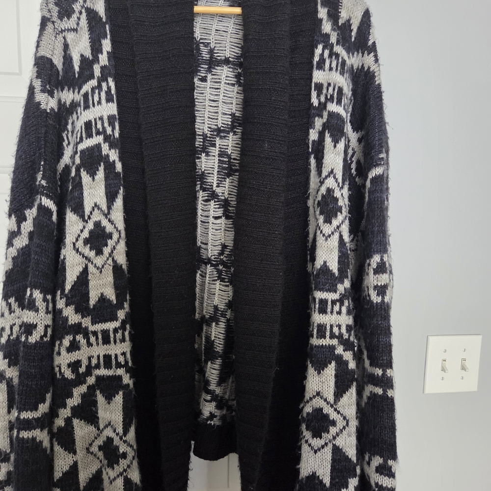 Navy & White Geometric Cardigan
